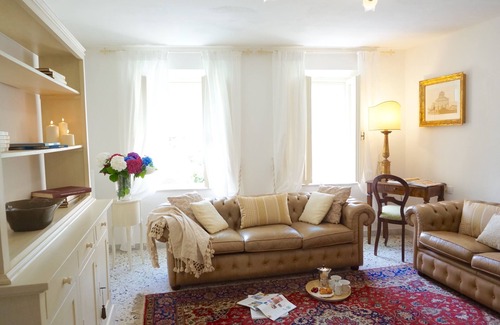 Vicopisano Villa | Maison de village élégante, groupe / famille amicale, 5 minutes à pied des magasins, des restaurants etc.