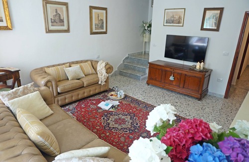 Vicopisano Villa | Maison de village élégante, groupe / famille amicale, 5 minutes à pied des magasins, des restaurants etc.