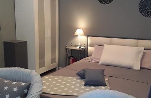 Nea Erithraia Chalet De Ski | Stylish Wooden Chalet suburbs Athens
