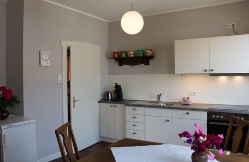 Wahlsburg Appartement | Stylishly renovated accommodation in the 'Villa Siemon' just 2 minutes from the Weser cycle path