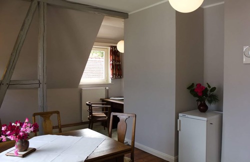 Wahlsburg Appartement | Stylishly renovated accommodation in the 'Villa Siemon' just 2 minutes from the Weser cycle path
