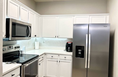South Arlington Maison | Stylist home ~free 5 mins park & walk to AT&T Stadium