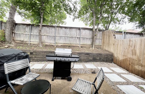 South Arlington Maison | Stylist home ~free 5 mins park & walk to AT&T Stadium