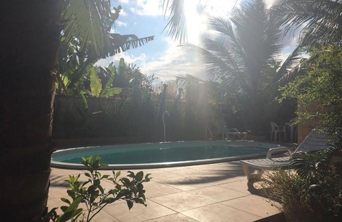 Bairro da Enseada Maison | Suíte 4 para PcD com piscina em Caraguatatuba