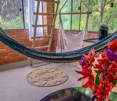 Antonio Carlos Cabine | Suíte com cachoeira no quintal
