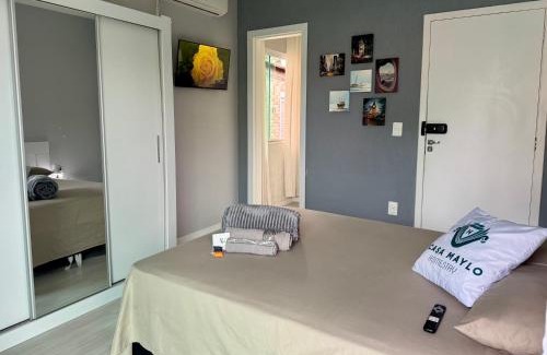 Capoeiras Maison | Suíte Conforto com AR, TV e sacada em Florianópolis