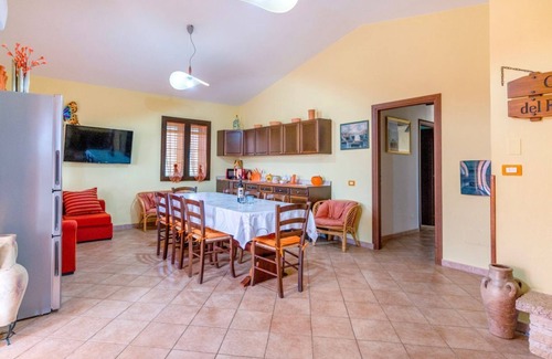 Tertenia Appartement | Su Castangiu2, premier étage d'une villa avec piscine et terrain de football à 5