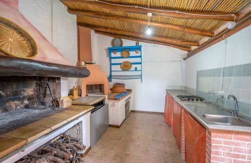 Tertenia Appartement | Su Castangiu2, premier étage d'une villa avec piscine et terrain de football à 5