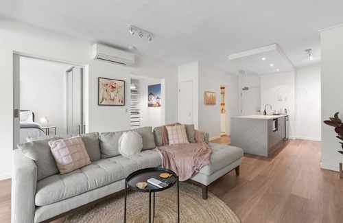 Teneriffe Appartement | Sublime Simplicity! ~ 1Bed/Study/1Bath/Balcony/1Car