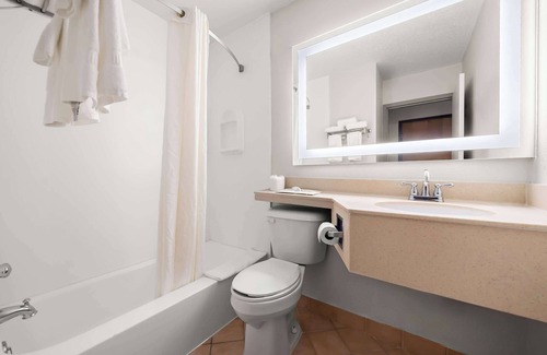 Kearney Hôtel | Suburban Studios, Kearney
