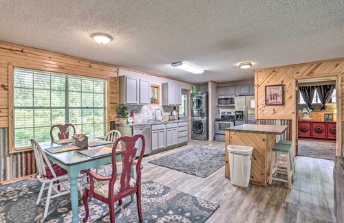 Jefferson Cottage | Sues Camp w/ Caddo Lake Access & Dock!