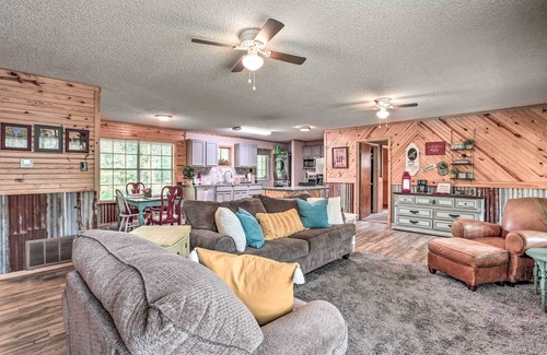 Jefferson Cottage | Sues Camp w/ Caddo Lake Access & Dock!