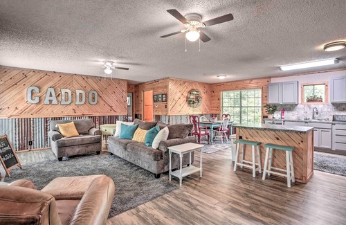 Jefferson Cottage | Sues Camp w/ Caddo Lake Access & Dock!