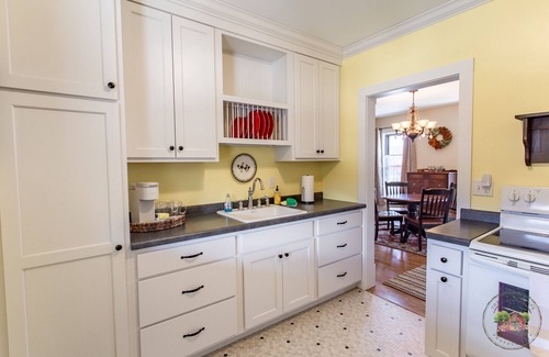 New Glarus Appartement | Sugar River Suite - Your Sweet Escape in the Heart of it All!