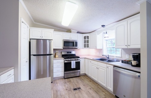 Farmers Maison | Sugarloaf Mountain EscapenSecluded 3 bedroom, 5 acres, ATV, RV and boat storage.