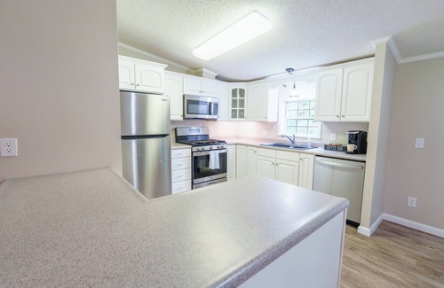Farmers Maison | Sugarloaf Mountain EscapenSecluded 3 bedroom, 5 acres, ATV, RV and boat storage.