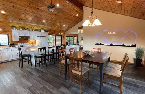 Sybertsville Chalet De Ski | Sugarloaf Summit - Breathtaking views of the valley below. Ski, Knoebels & more