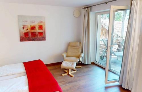 Bad Aibling Appartement | Suite 2 on the ground floor, 1.5 room apartment with south-facing balcony