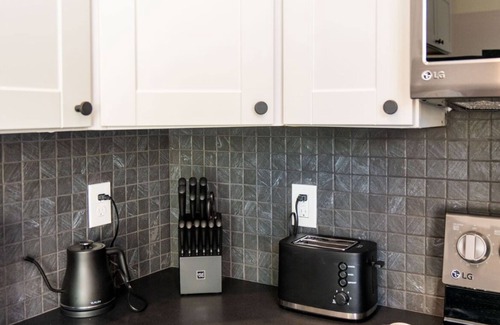 Center City East Appartement | Suite 45 One Bedroom Apartment in Historic Old City Philadelphia