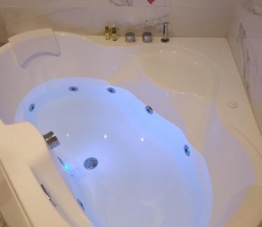 Quartier du chateau Hôtel | Suite 50 Nuances avec Balnéothérapie pour 2