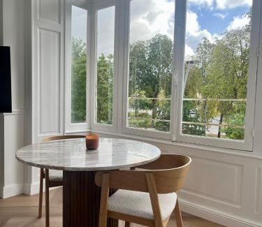 Charleville-Mezieres Appartement | Suite Arche - Maison les Arcades au pied de la Gare de Charleville-Mézières