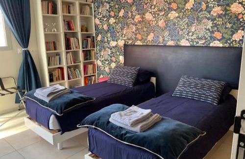 Le Ricanto Lit Et Petit-Déjeuner | Suite avec 2 chambres d'hôtes pour 1 à 4 personnes avec vue mer, terrasse, parking privé, proche port et aéroport, petit déjeuner inclus