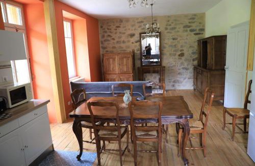 Entraygues-sur-Truyere Appartement | Suite avec vue panoramique sur la Truyère