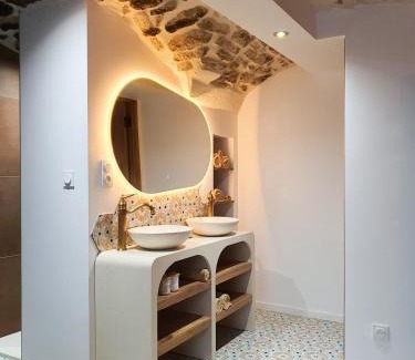 Etoile-sur-Rhone Appartement | Suite avec jacuzzi et sauna