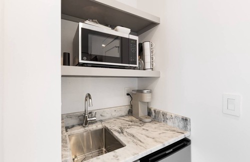 Westside Appartement | Suite B1 at 697 King