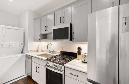 Westside Appartement | Suite B1 at 697 King