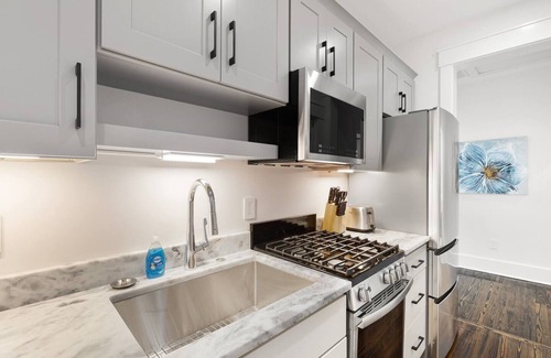 Westside Appartement | Suite B1 at 697 King