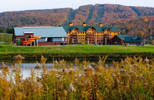 Blodgett Mills Copropriété | Suite + Balcony | Pool + On-Site Waterpark!