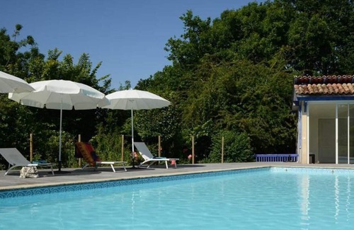 Saint Palais Maison | Suite communicante sdb avec vue sur Jardin à Chambres d'Hôtes La Sauvageonne