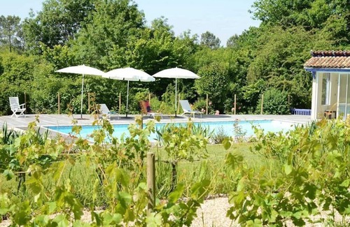 Saint Palais Maison | Suite communicante sdb avec vue sur Jardin à Chambres d'Hôtes La Sauvageonne