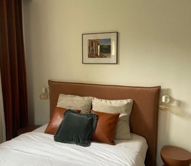 Craponne Maison | Suite Cosy Chambre avec espaces Salon et Salle de bain privés