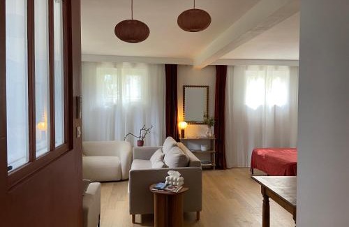 Craponne Maison | Suite Cosy Chambre avec espaces Salon et Salle de bain privés