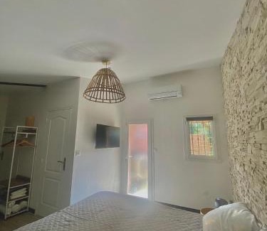 Saint-Martin-de-Crau Lit Et Petit-Déjeuner | Suite cosy indépendante avec extérieur