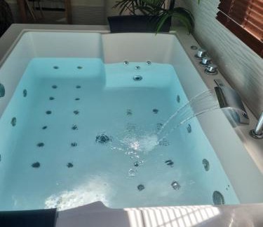 Saint-Prix Maison | Suite de charme avec JACUZZI illimité et jardin privatif