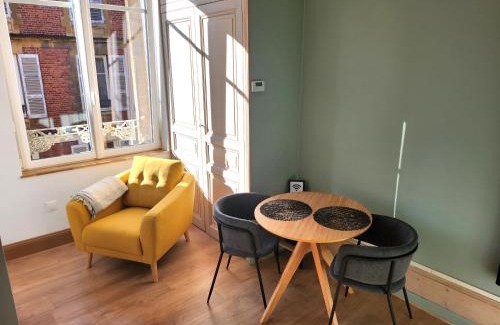 Charleville-Mezieres Appartement | Suite Delvincourt - Rue Calme dans centre - Parking gratuit à proximité