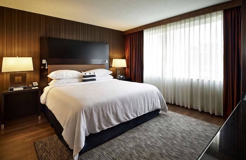 Friendship Heights Hôtel | Suite Experience near Washington DC | EV Charging Stations | Pool