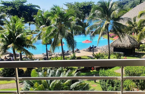 Arue Appartement | Tahiti Arue Suite F2 bord de mer accès offerts piscine spa salle de sport