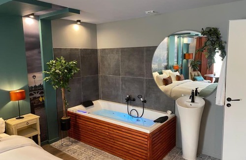 Eyrans Appartement | Suite Garonne - baignoire balnéo duo à bulles - Luxe et charme - climatisation
