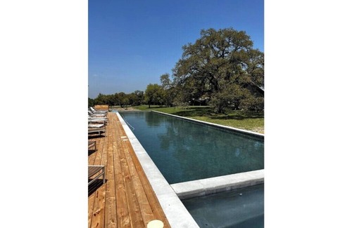 Round Top Appartement | Suite III @ Oakbones Round Top