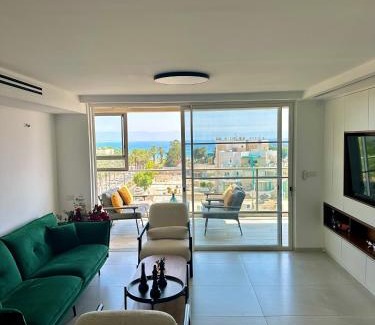 Acre Appartement | Suite In White