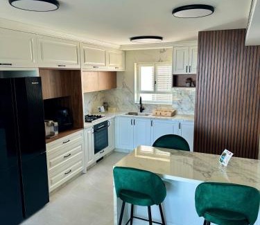 Acre Appartement | Suite In White