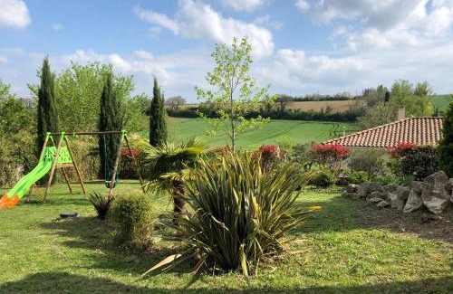 Montaut Appartement | Suite indépendante au cœur d’un jardin arboré.