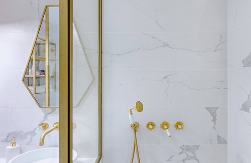 Moscardo Appartement | Suite Kintsugi by Justine Apartments: Sensual Elegante y Pecaminoso