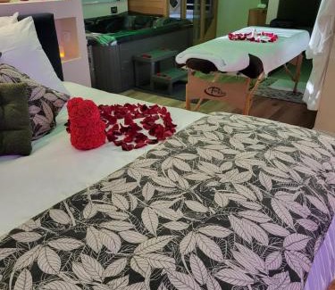 Cabannes Maison | Suite l'Olive Sacrée Spa et Sauna