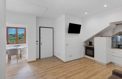Bomerano Appartement | Suite La Primula with Mountain View, Wi-Fi and Air Conditioning