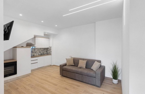 Bomerano Appartement | Suite La Primula with Mountain View, Wi-Fi and Air Conditioning